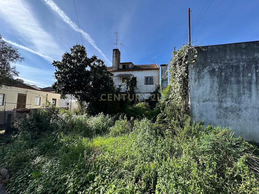Prédio para remodelação no Entroncamento junto à estação de comboios - Image 38