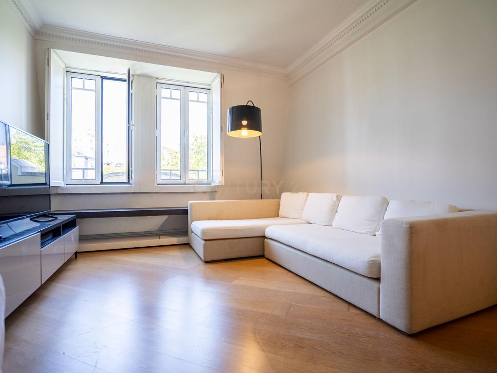 Apartamento T1 Moderno nas Avenidas Novas, Lisboa mobilado, com ar condicionado e garagem - Image 3