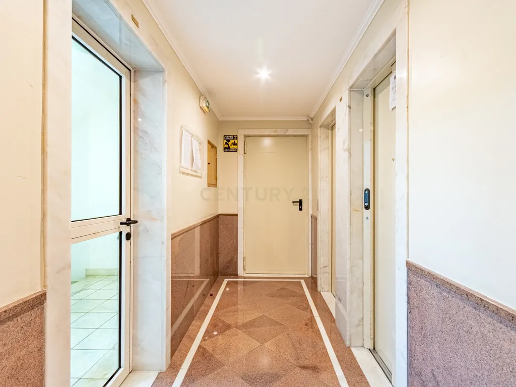 T3 no Bairro de Santa Teresinha – Junto aos Jardins da Parede - Image 26