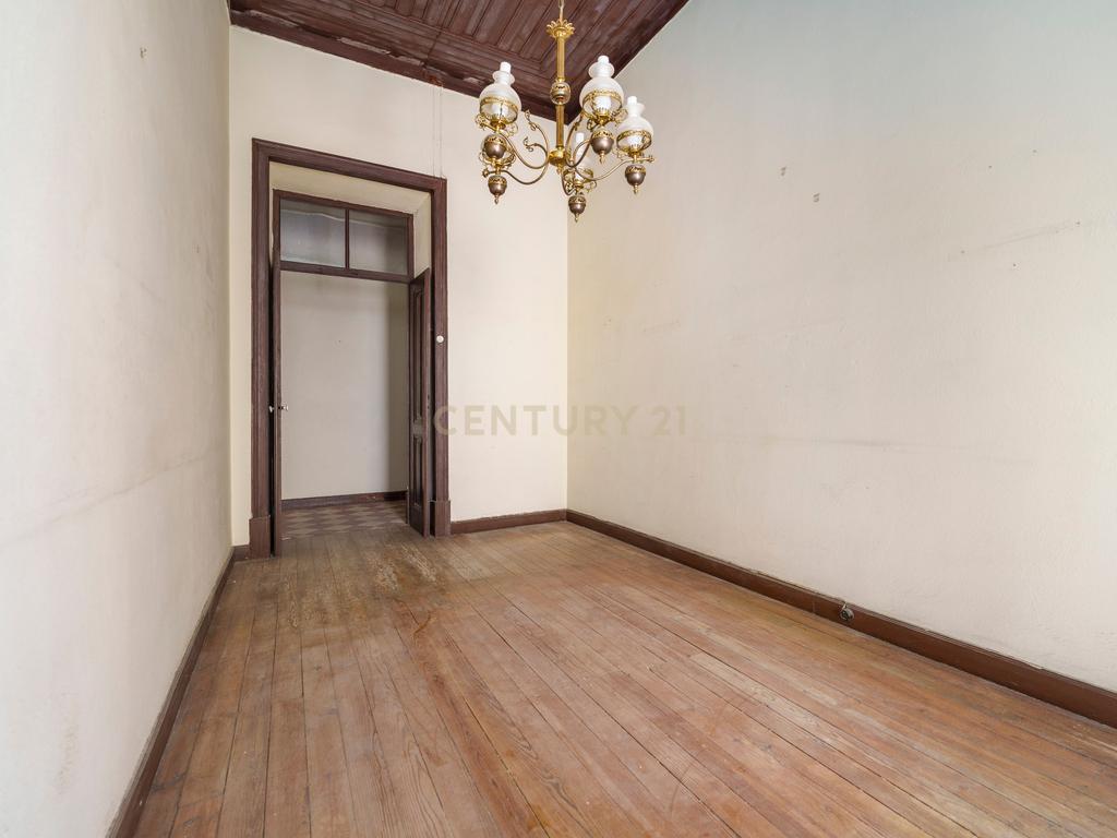 Andar de Moradia T7 | Baixa de Faro | Potencial para Hostel | Terraços - Image 6