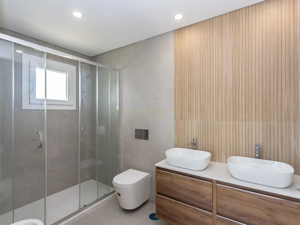 Carisma e boas áreas na sua Moradia Nova T4 Suites!!! no Pinhal do General - Image 51