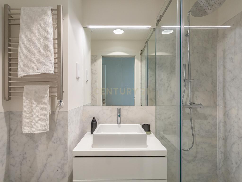 Apartamento T2 Centro Cascais com piscina e jardim privativos - Image 26