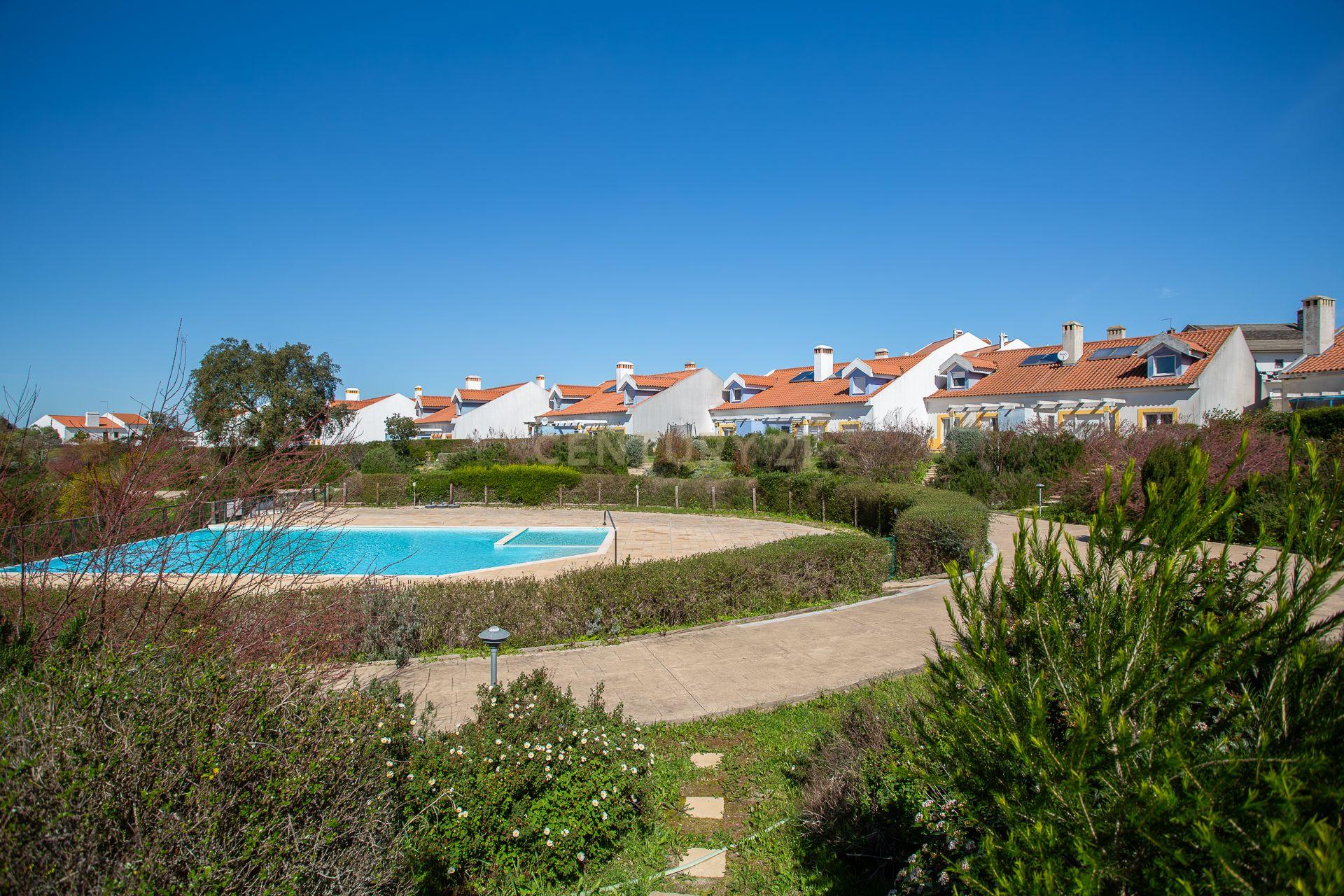 Encantadora moradia de 3 quartos situada no condomínio fechado Casas da Aldeia, em São Francisco da Serra - Image 3