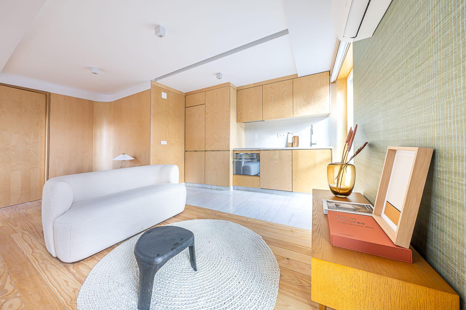 T1 Duplex de Luxo, Mobilado e com Varanda, em Campo de Ourique - Image 7