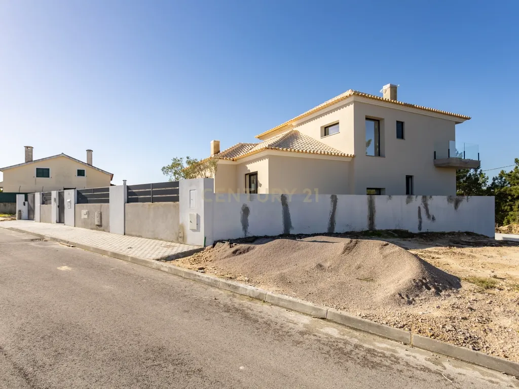 Carisma e boas áreas na sua Moradia Nova T4 Suites!!! no Pinhal do General - Image 11