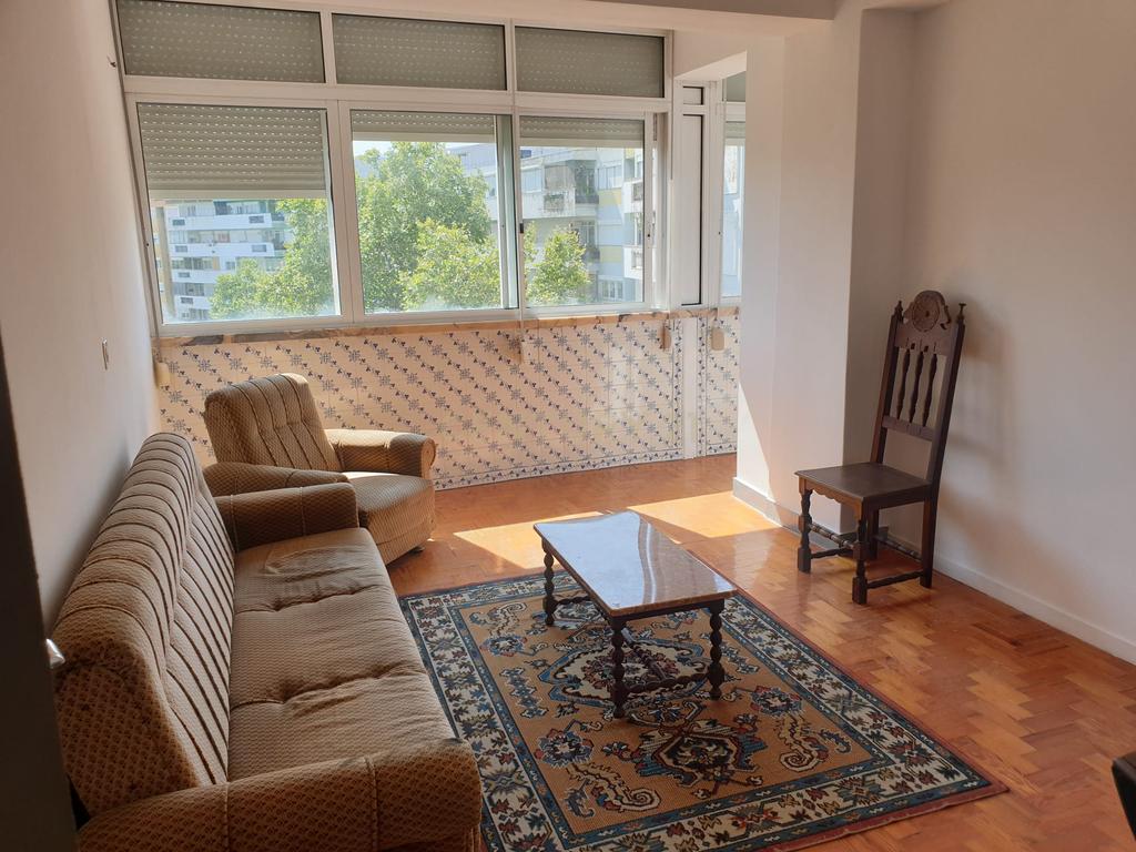 Apartamento T3 transformado em T4* para arrendamento nos Olivais-Sul, Lisboa  - Image 1