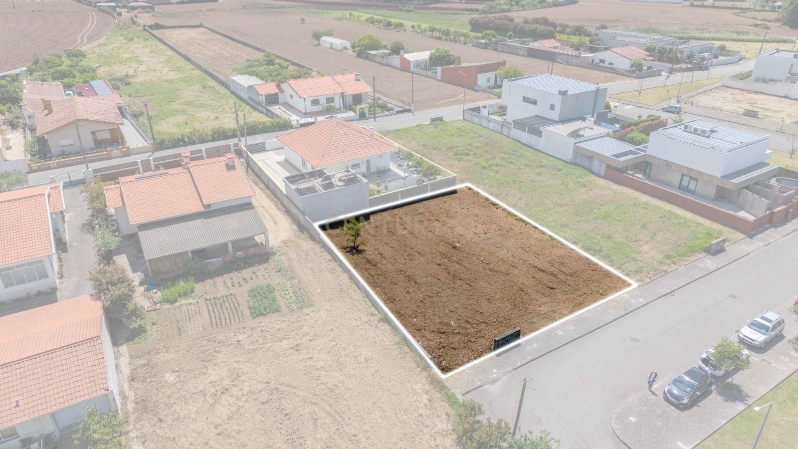 Fotografia 4 de Oportunidade Única em Ovar: Espaço Versátil e Acessível