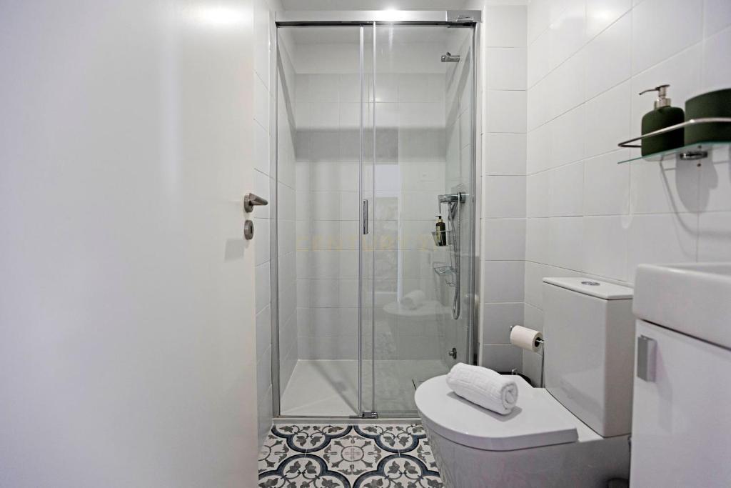Fantástico Prédio no Centro Histórico do Porto – Excelente Oportunidade de Investimento - Image 4