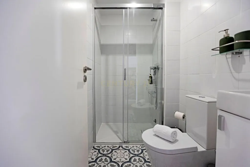 Fantástico Prédio no Centro Histórico do Porto – Excelente Oportunidade de Investimento - Image 4