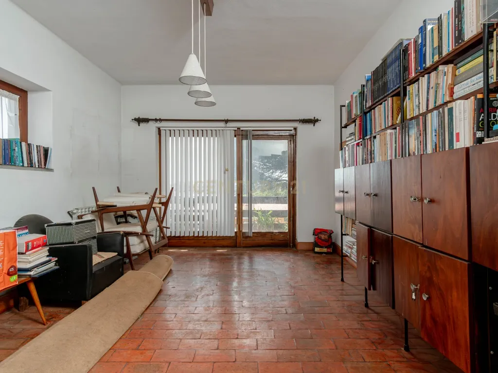 T6+1 em 1066 m2 de tranquilidade, para remodelar ou investir - Image 10