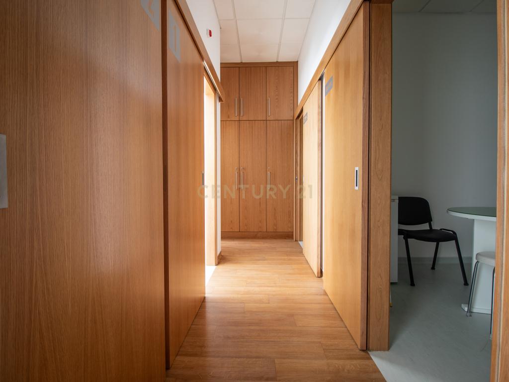 Espaço preparado para Clínica Dentária com garagem – Zona Histórica - Image 7