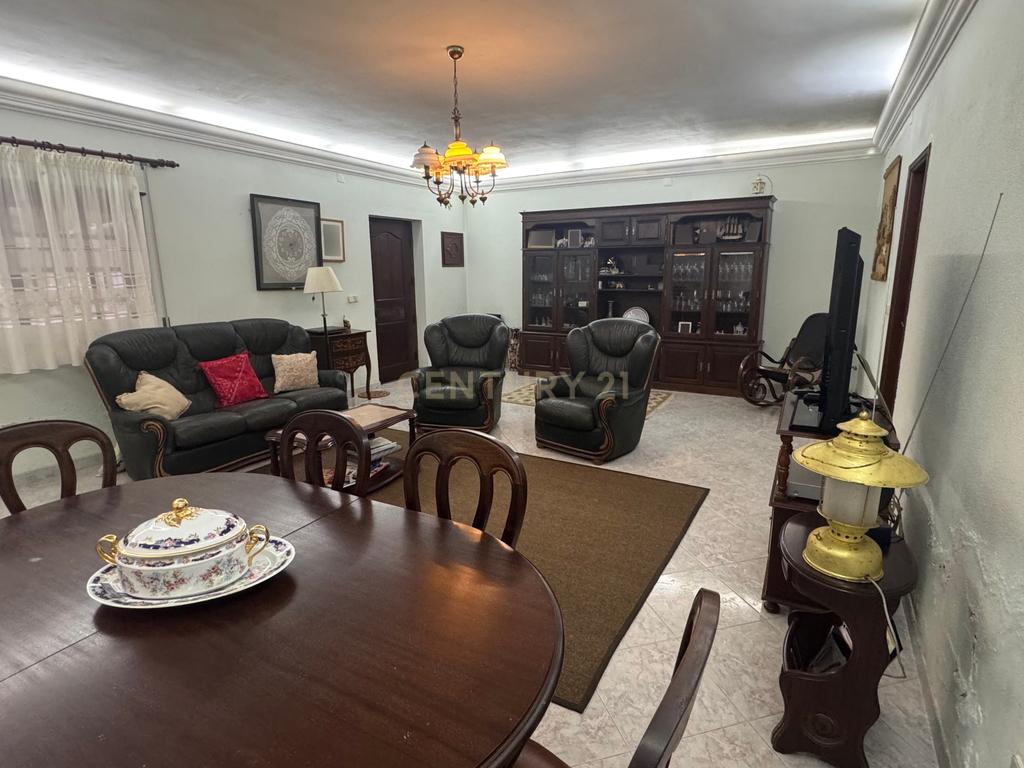 Espetacular Moradia T4 com Jardim e Vista Campestre em Alenquer - Image 14