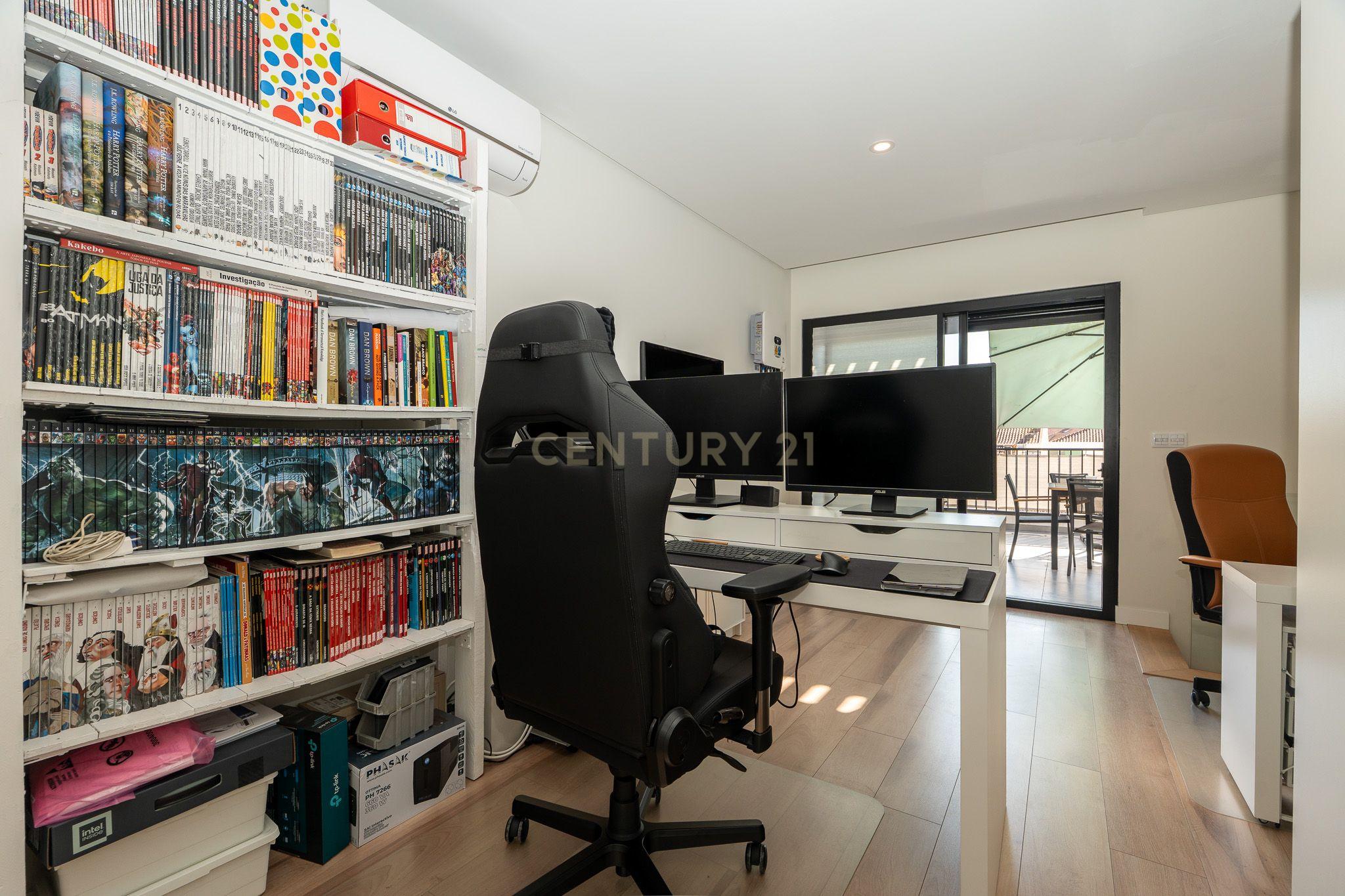 Apartamento T3+1 duplex, com terraço e estacionamento, no centro da cidade de Torres Vedras - Image 50