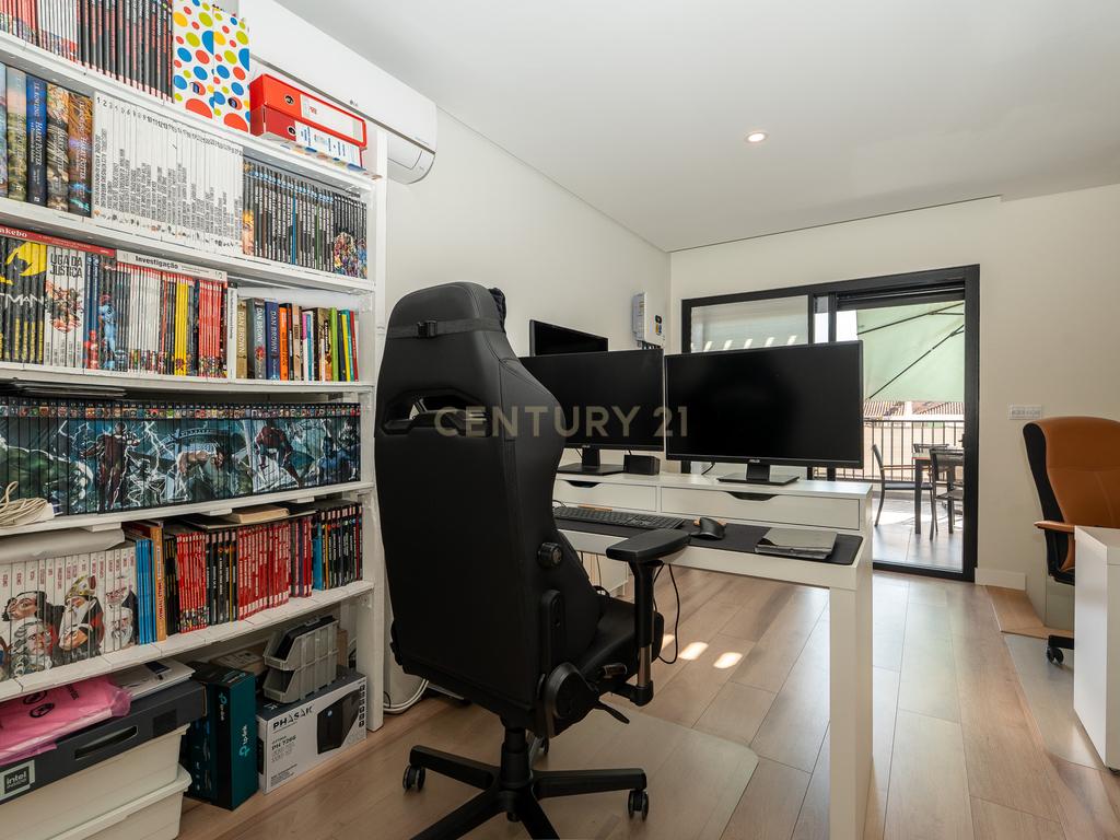 Apartamento T3+1 duplex, com terraço e estacionamento, no centro da cidade de Torres Vedras - Image 50
