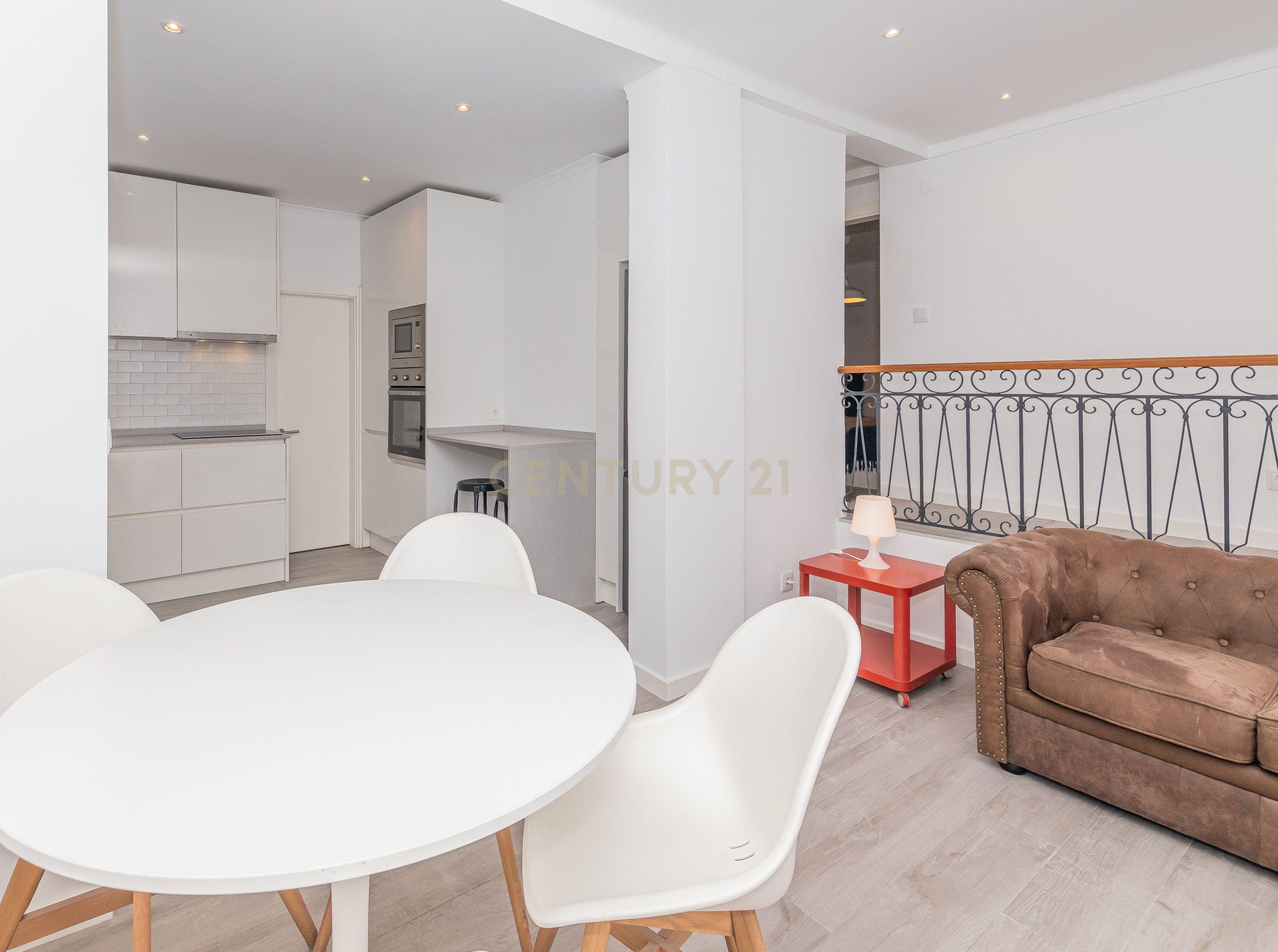 Fotografia 5 de Apartamento T3 em Paço de Arcos – Excelente Localização