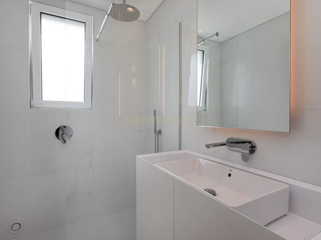 Exclusividade e Sofisticação. A Sua Nova Casa de Luxo no Algarve – Moradia Isolada com 3 Suites! - Image 6