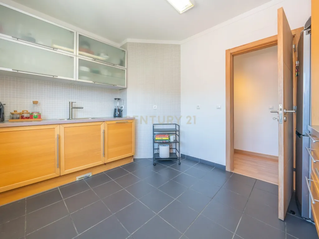 Excelente Apartamento T3 Duplex c/ Garagem, na Galiza, Estoril, Cascais - Image 10