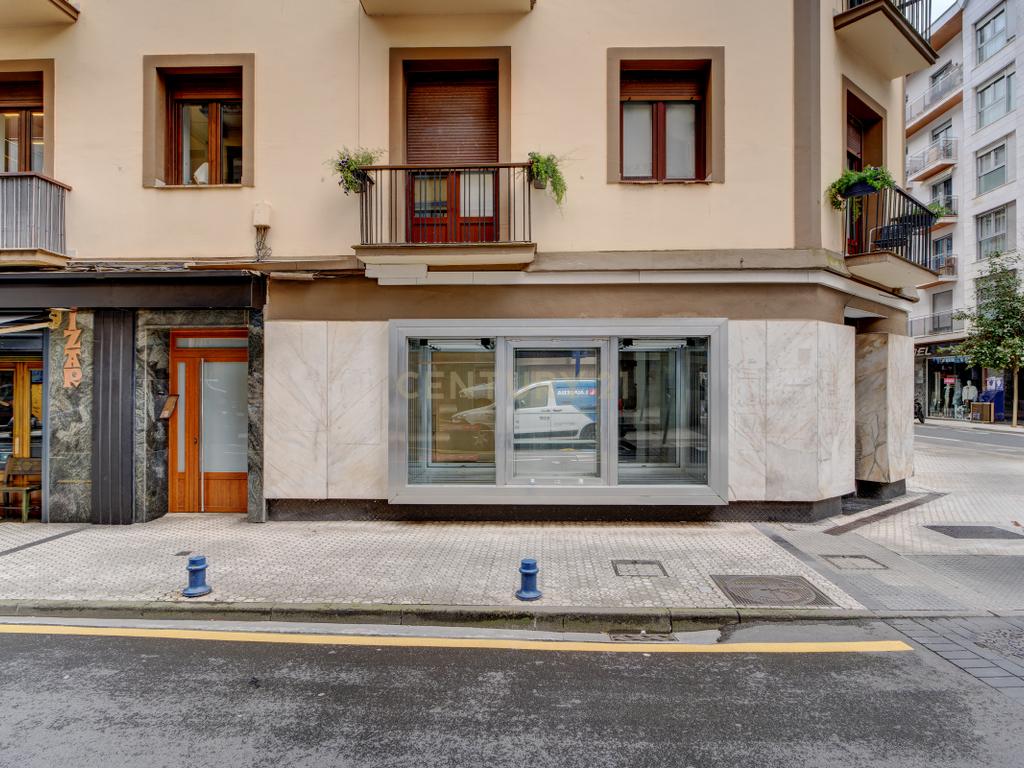 Local comercial en esquina con gran escaparate – Errenteria Centro - Image 4