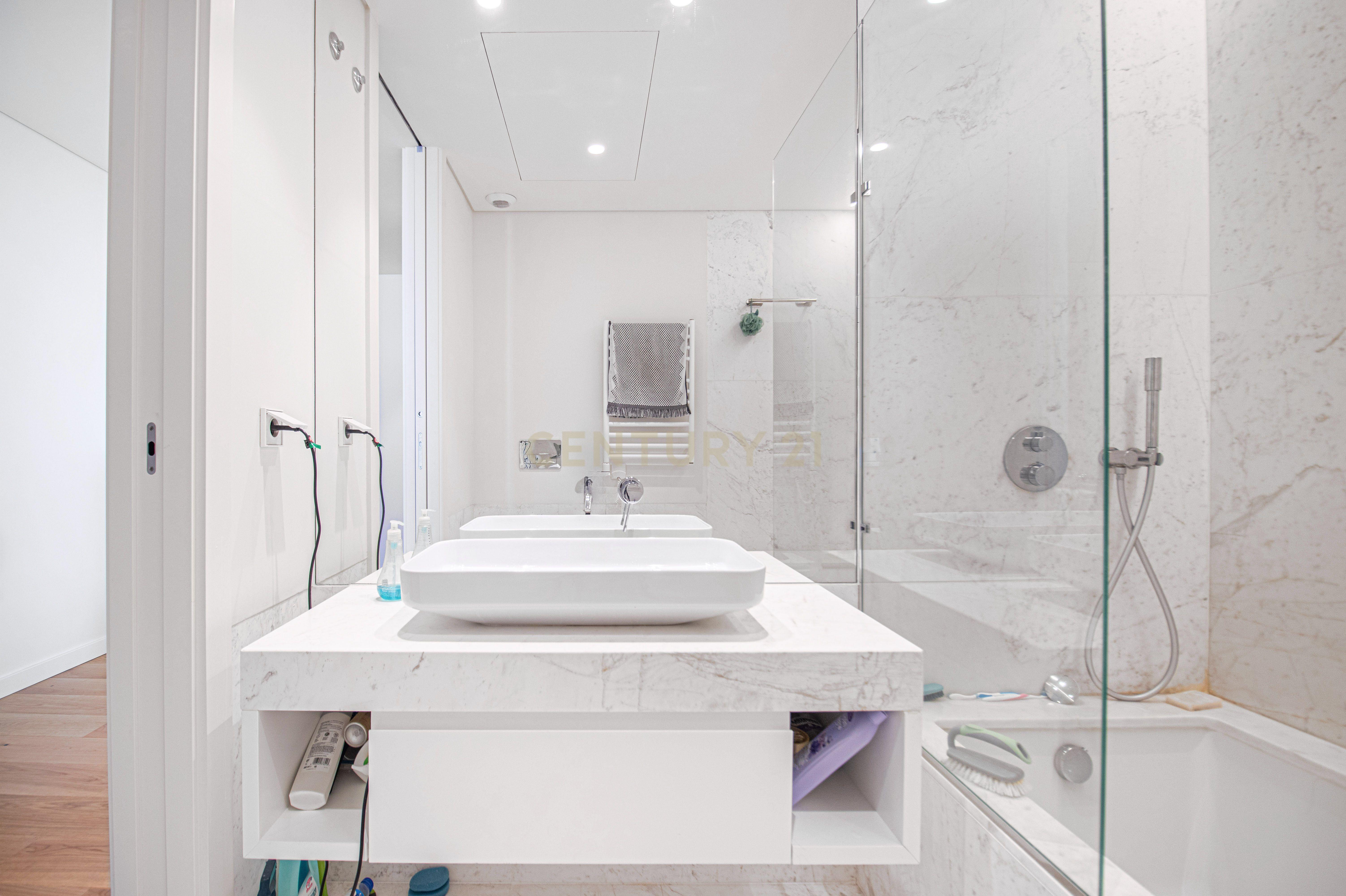 Apartamento T2 no Infinity em Campolide - Image 13
