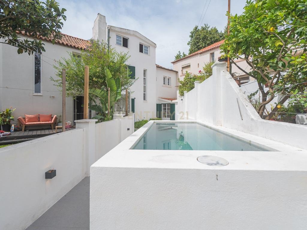 Moradia T3 + 1 Renovada com Jardim e Piscina em Penha de França, Lisboa - Image 18