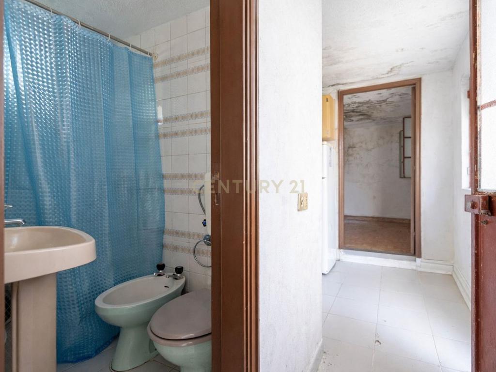 Excelente oportunidade de investimento no centro de São Martinho do Bispo, Coimbra. As referências C0289-01959 (moradia e terreno) e C0289-01957 (terreno) são vendidas em conjunto. - Image 46