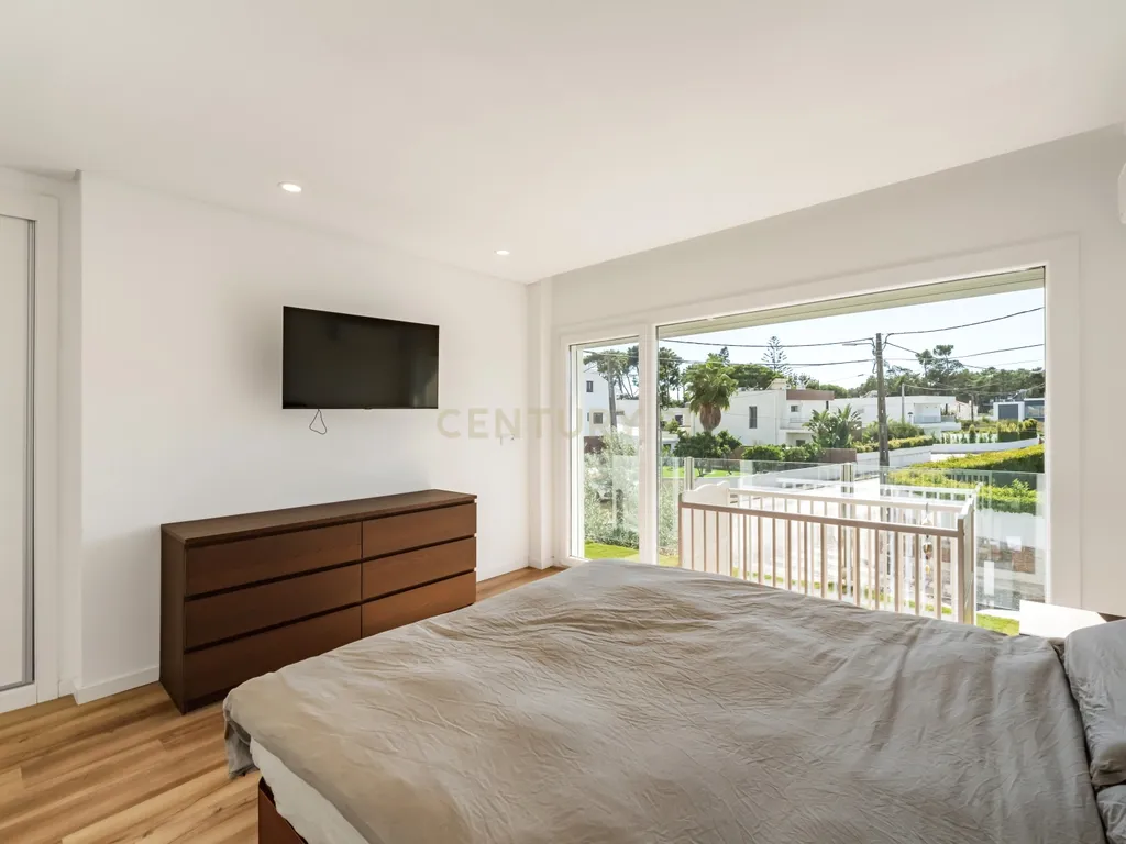 Moradia T4 Contemporânea com piscina, na Aroeira, perto do golf e praias - Image 32