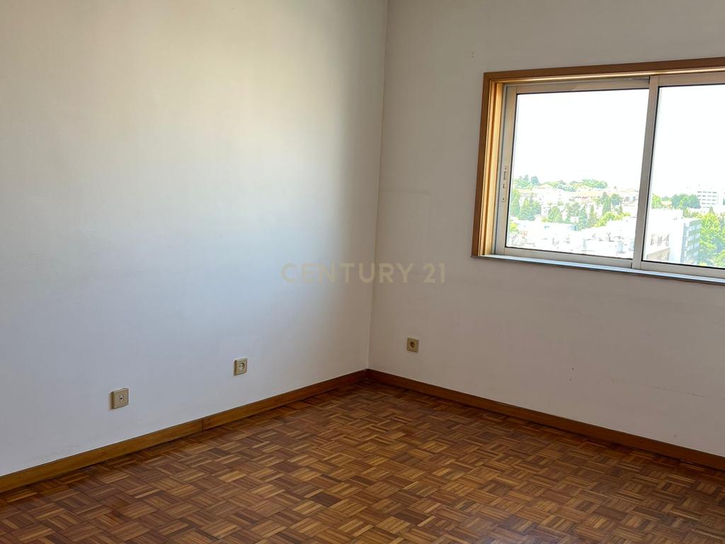 Apartamento T3 com elevador garagem dupla em São Vitor | ZTRE-01770 - Image 10