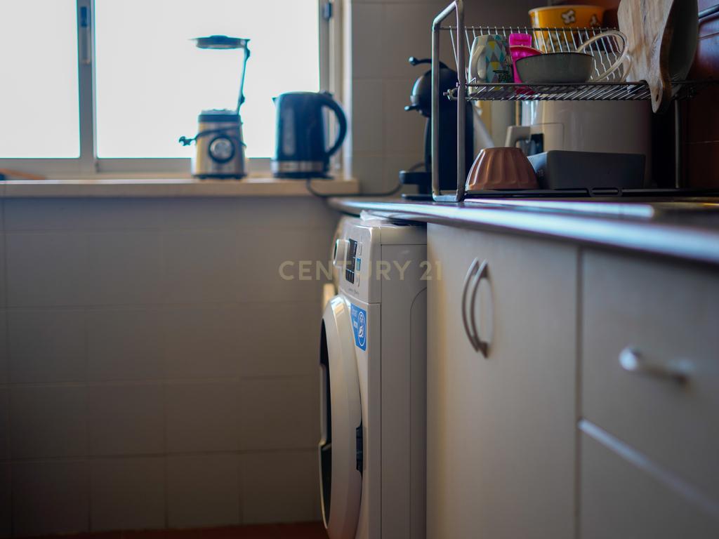 Apartamento T2 com Excelente Localização no Monte de Caparica - Image 8