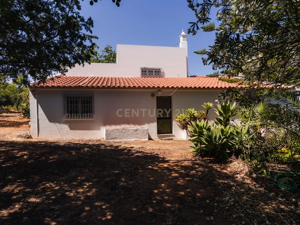 Quinta com 8660 m2 com Moradia, piscina e dois terraços panorâmicos em Silves - Image 1