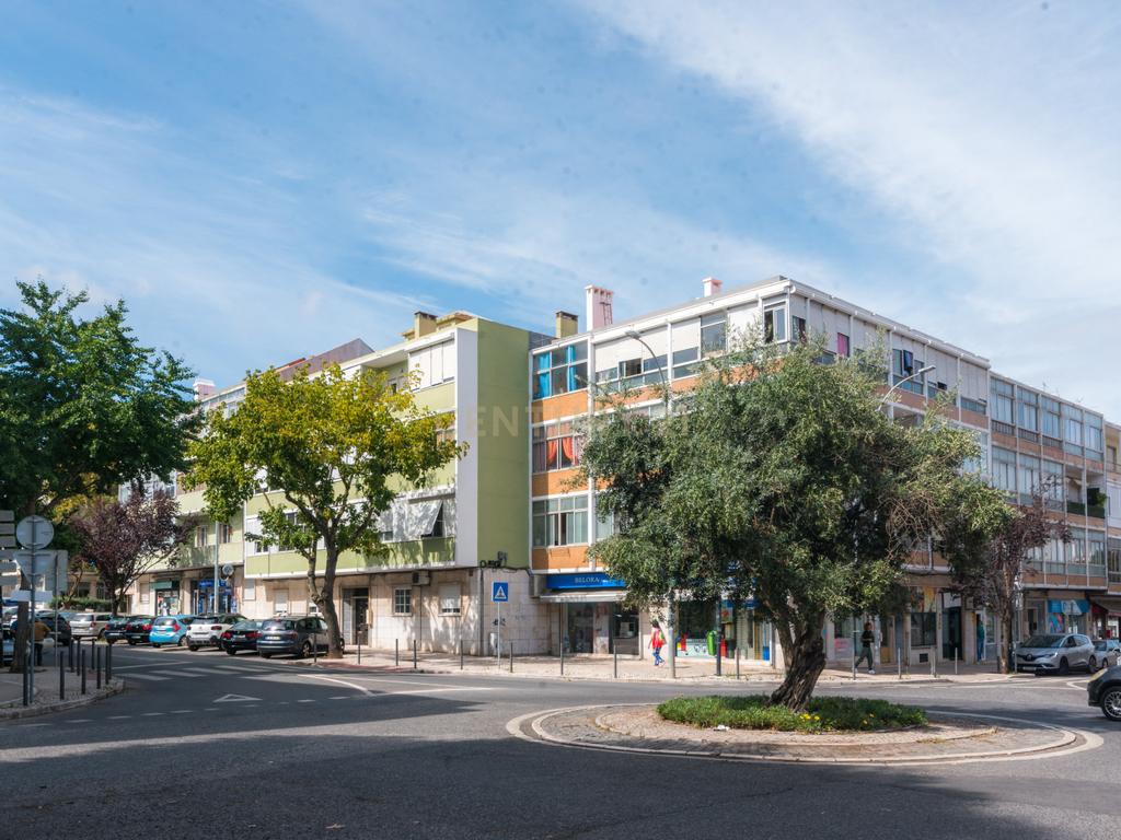 T2 Damaia junto ao Mercado - Image 1