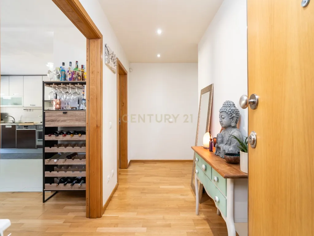 Apartamento T1 com Garagem - Av. Guarda Inglesa - Image 4
