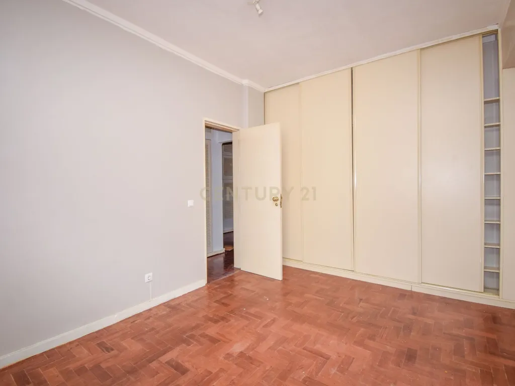 T3 em Alfragide com 125 m² – Oportunidade para Remodelação com Potencial - Image 13