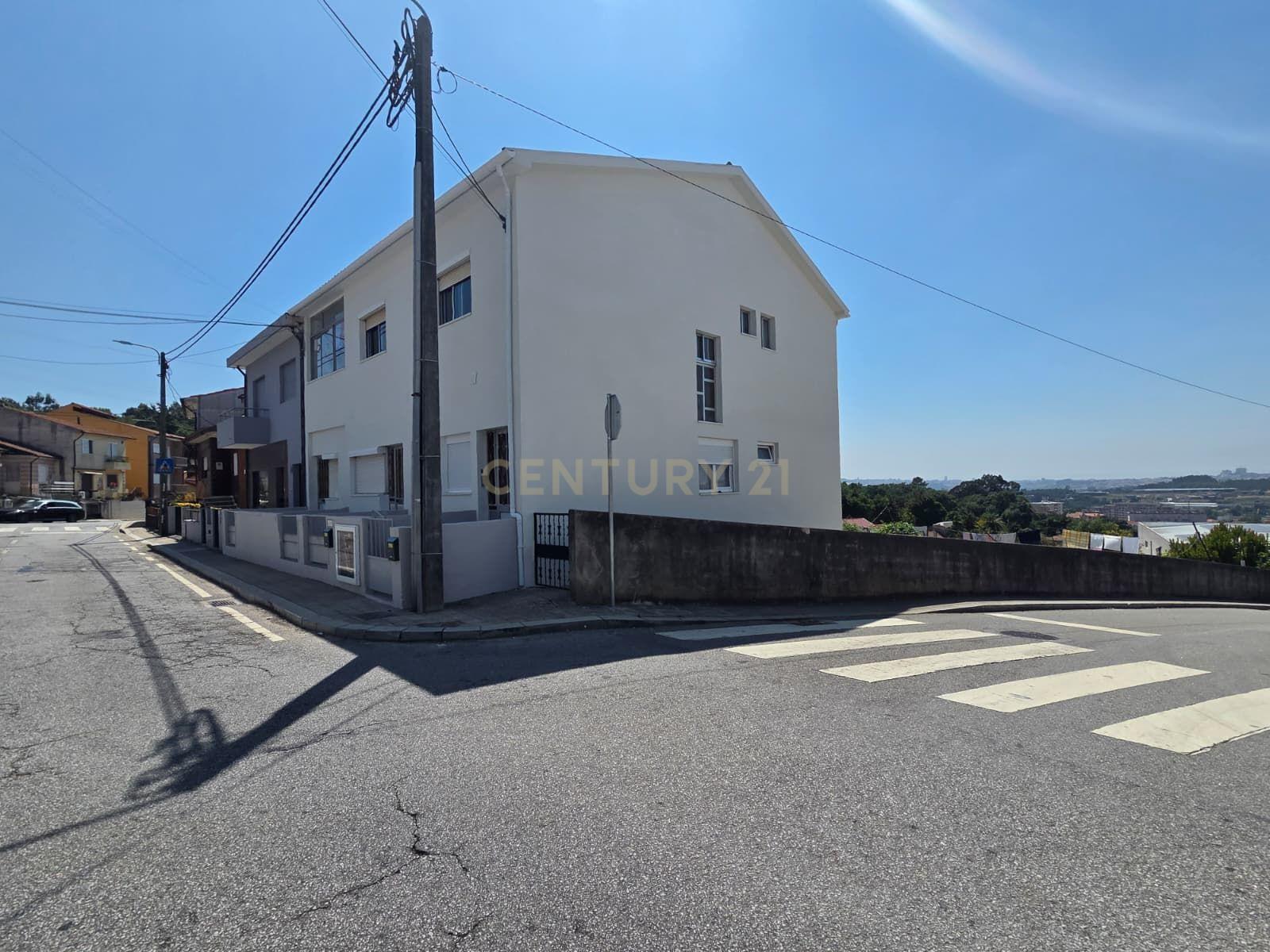 PRÉDIO | 5 APARTAMENTOS | FÂNZERES | ARRENDADO