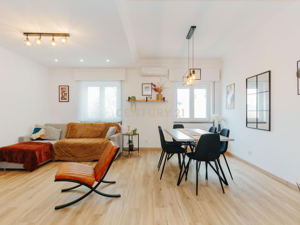 Apartamento T2 Renovado em Miratejo - Image 6