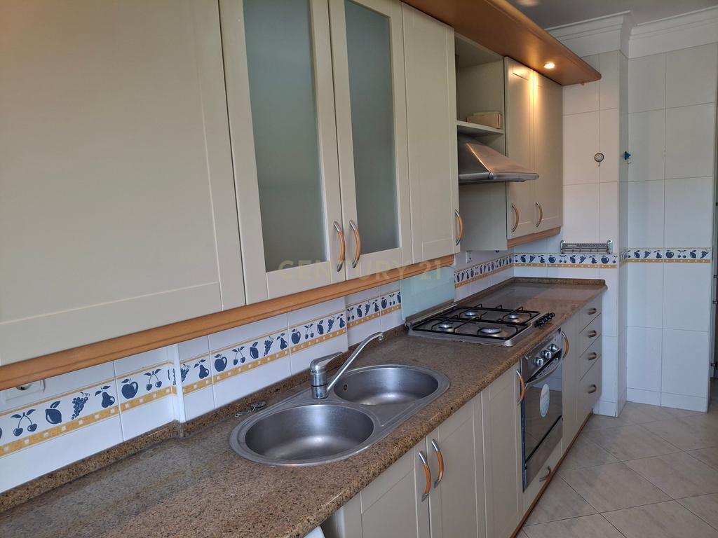 Apartamento T3 para Arrendamento – Coina - Image 1