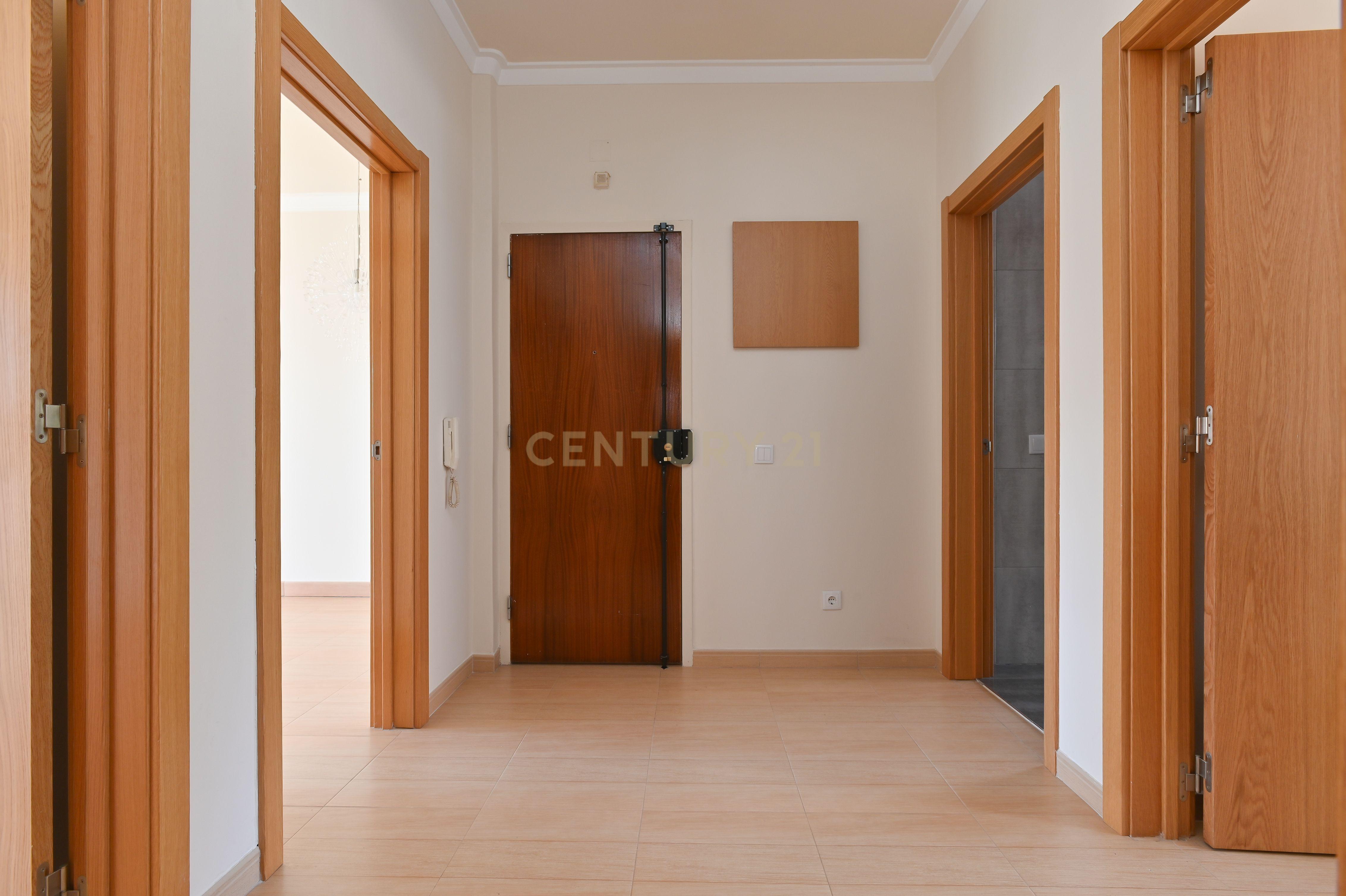 Fotografia 12 de Apartamento T2 para venda em Mem Martins