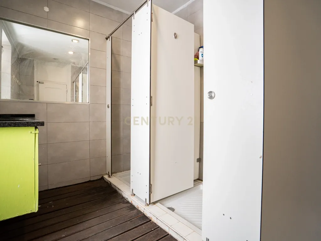 Apartamento Único com Vista sobre o Campo Pequeno – Lisboa - Image 24