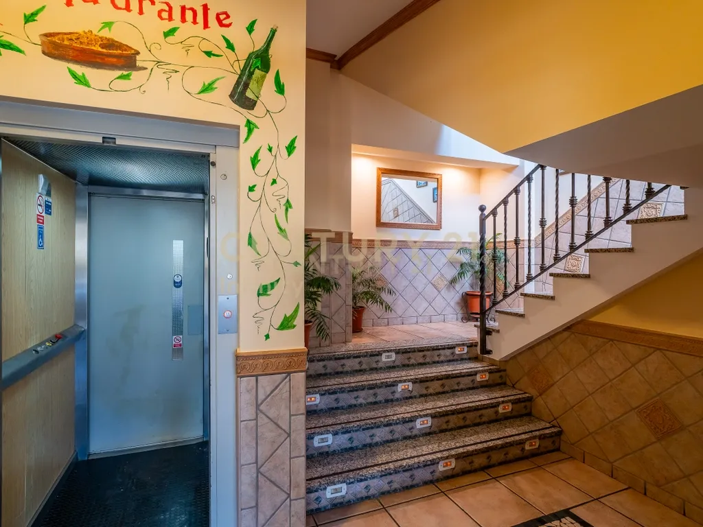 Grande oportunidade de investimento em Villanueva de la Concepción – Negócio de hotelaria em funcionamento - Image 3