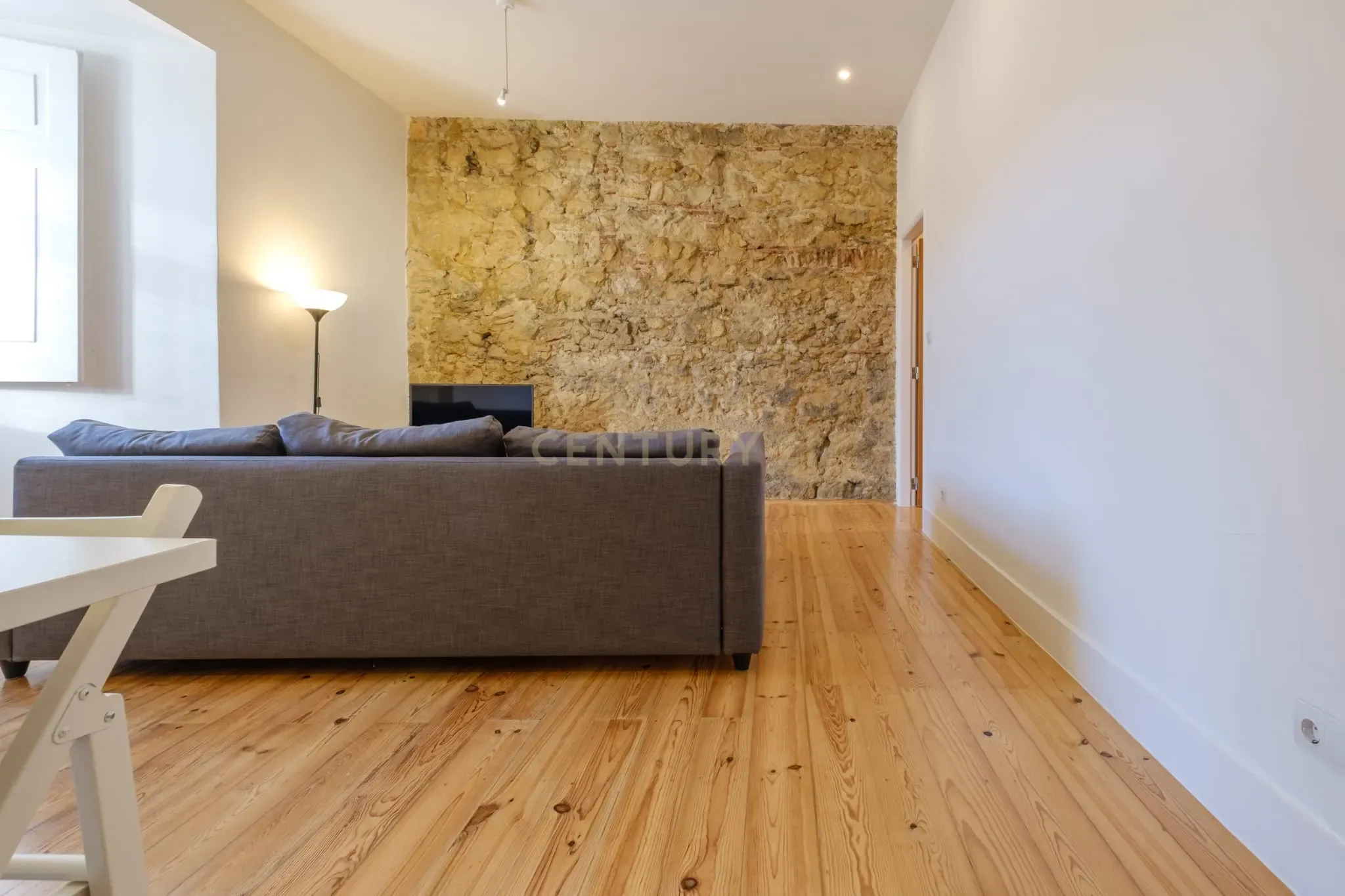 Apartamento T1 com terraço, perto de Santa Apolónia - Image 5