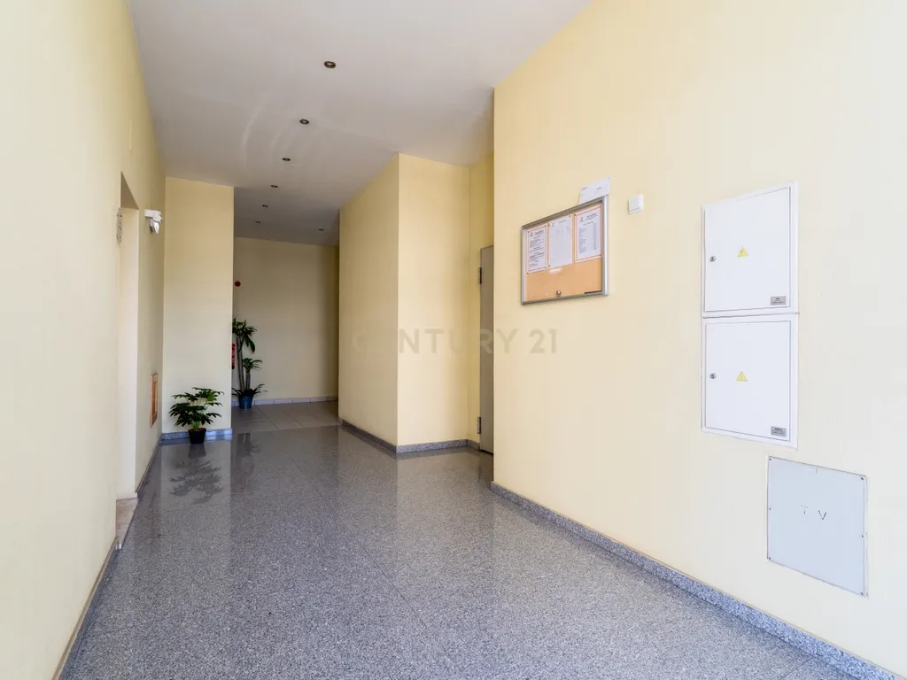 Excelente T3 em Lagoa | Localização Privilegiada perto de Tudo - Image 43