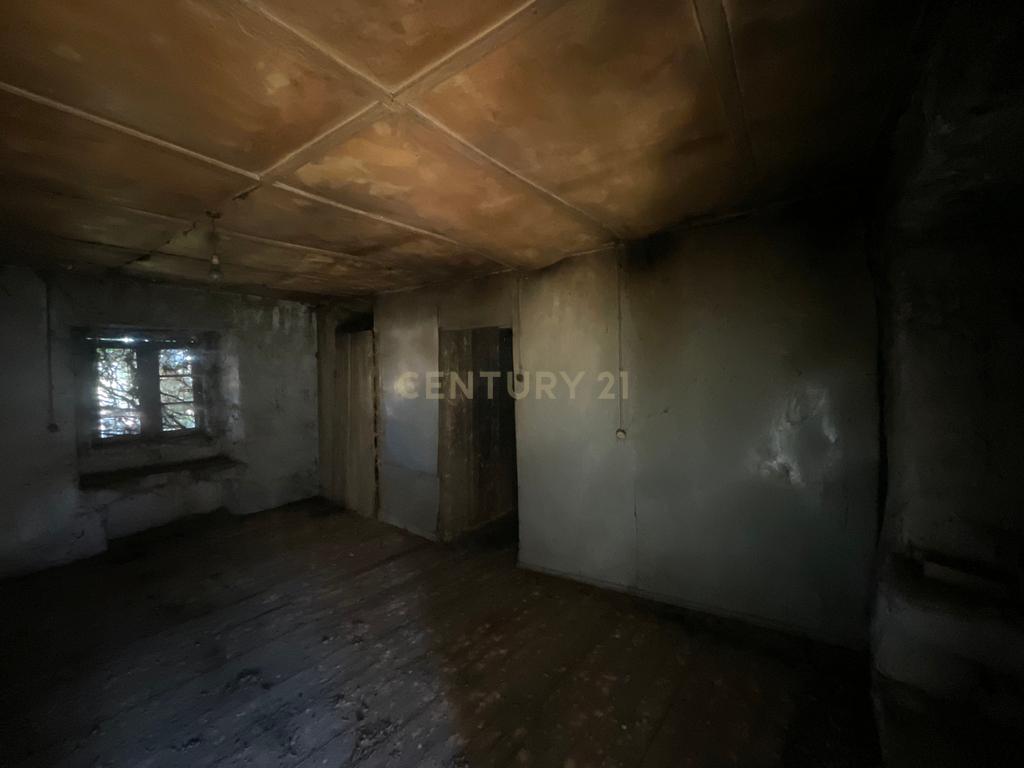 Moradia para restauro em Boivão, Valença - Image 9