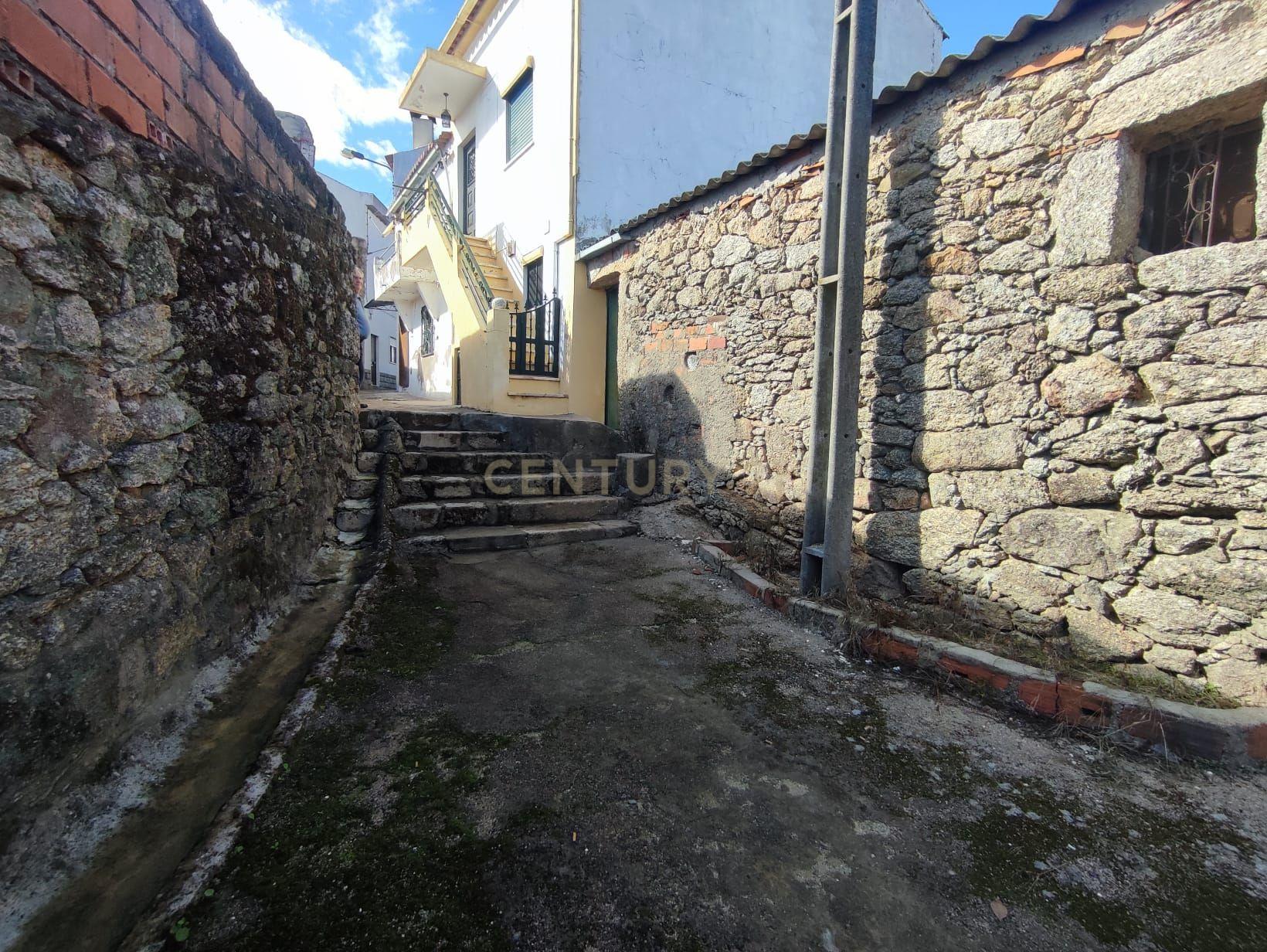 Moradia T2, com anexo em pedra, Tinalhas, Castelo Branco - Image 20