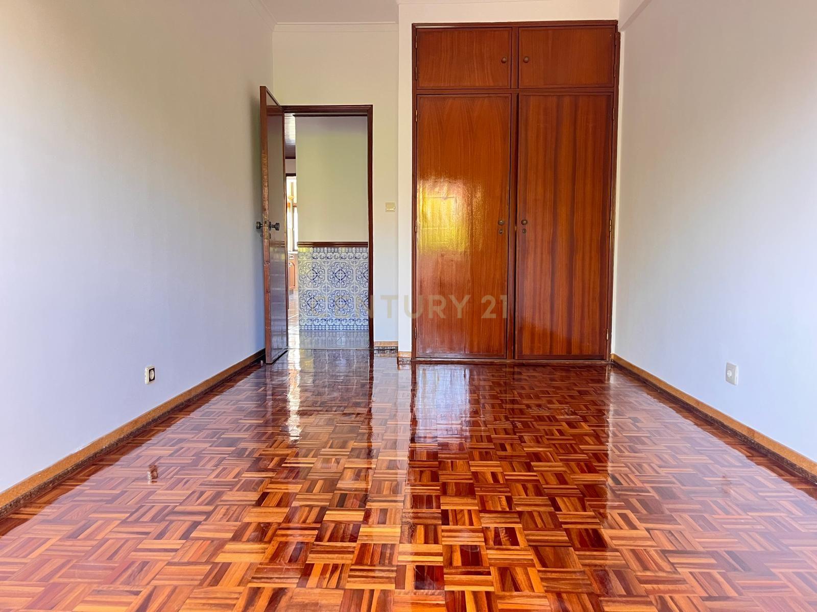Fotografia 10 de T3 para Arrendamento em Odivelas – Excelente Localização e Estado Impecável
