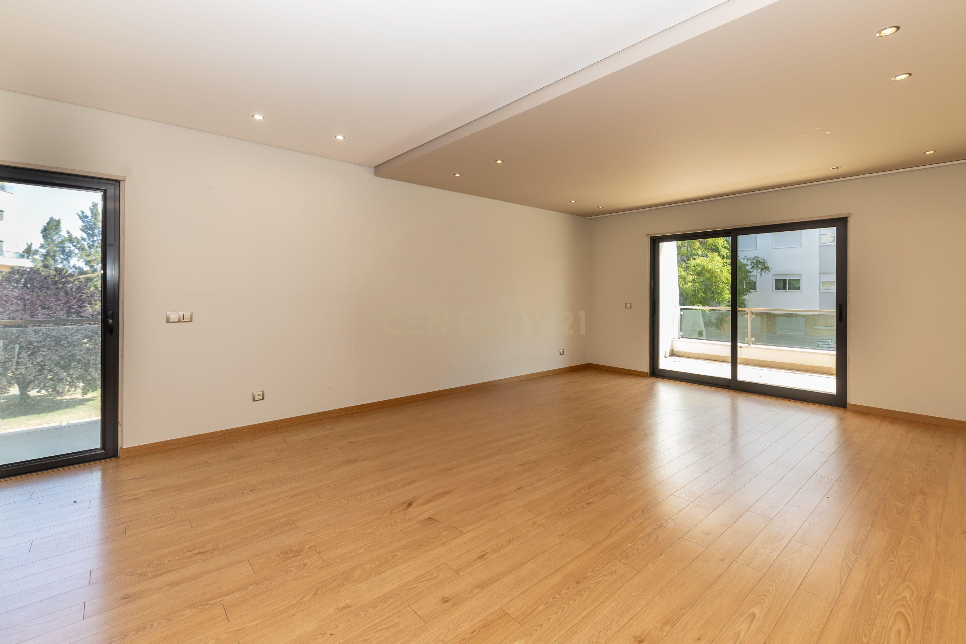 Apartamento T3 Com Box - Varandas Montijo - Image 2
