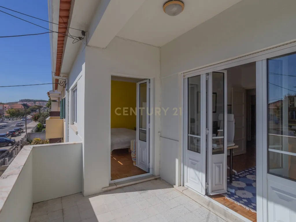 Moradia T7 em Algueirão com Cave independente/ Sótão e Jardim - Image 17