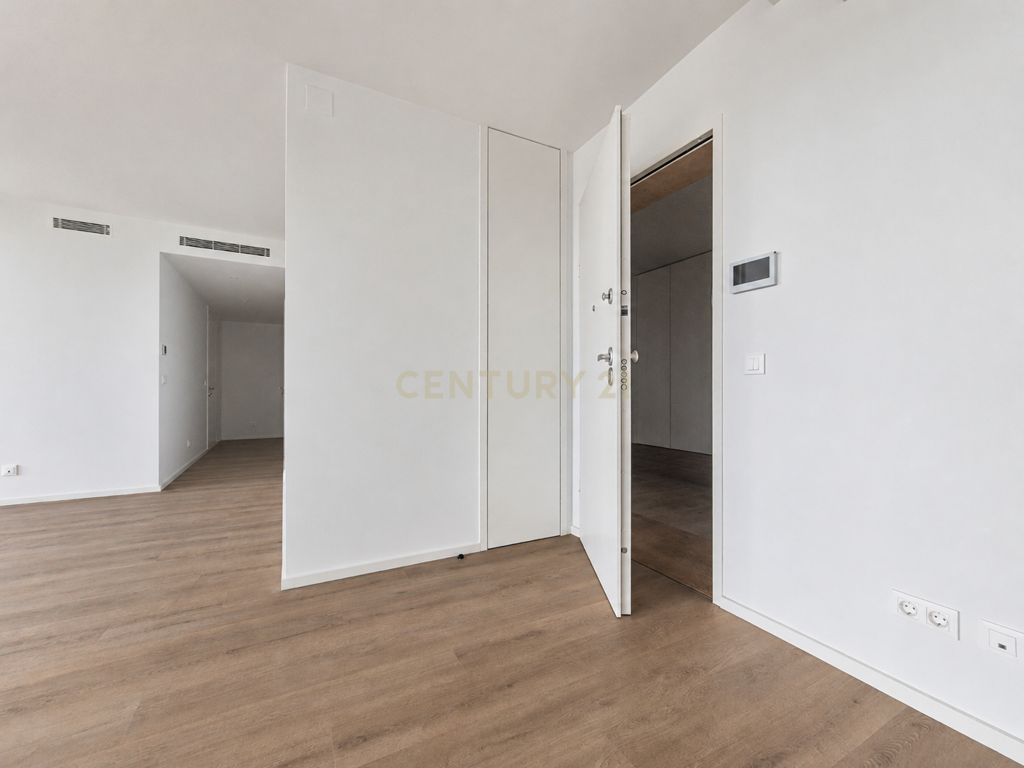 Fotografia 5 de ARRENDAMENTO T3 DUPLEX (NOVO A ESTREAR ) COM TERRAÇO 3 ESTACIONAMENTOS