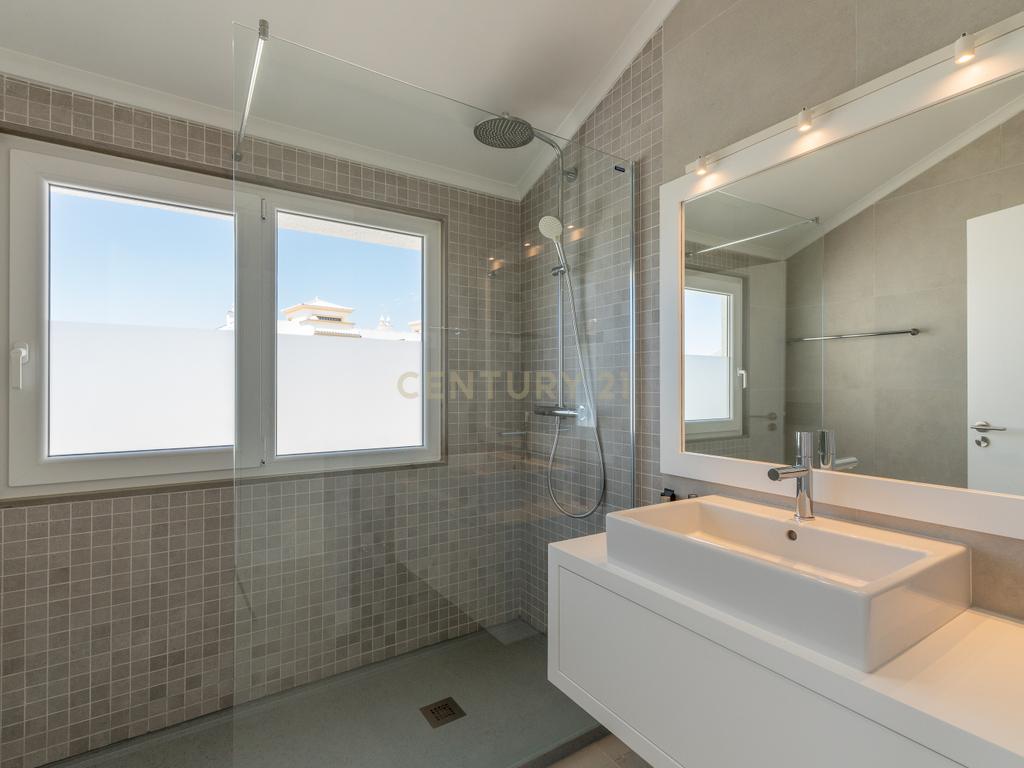 Moradia T6 Geminada - Ténis - Clube do Lago - Vilamoura - Image 19