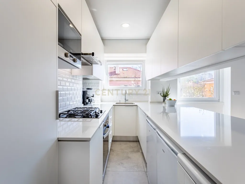 Apartamento T2 transformado em T3 com charme único em Alvalade - Image 6