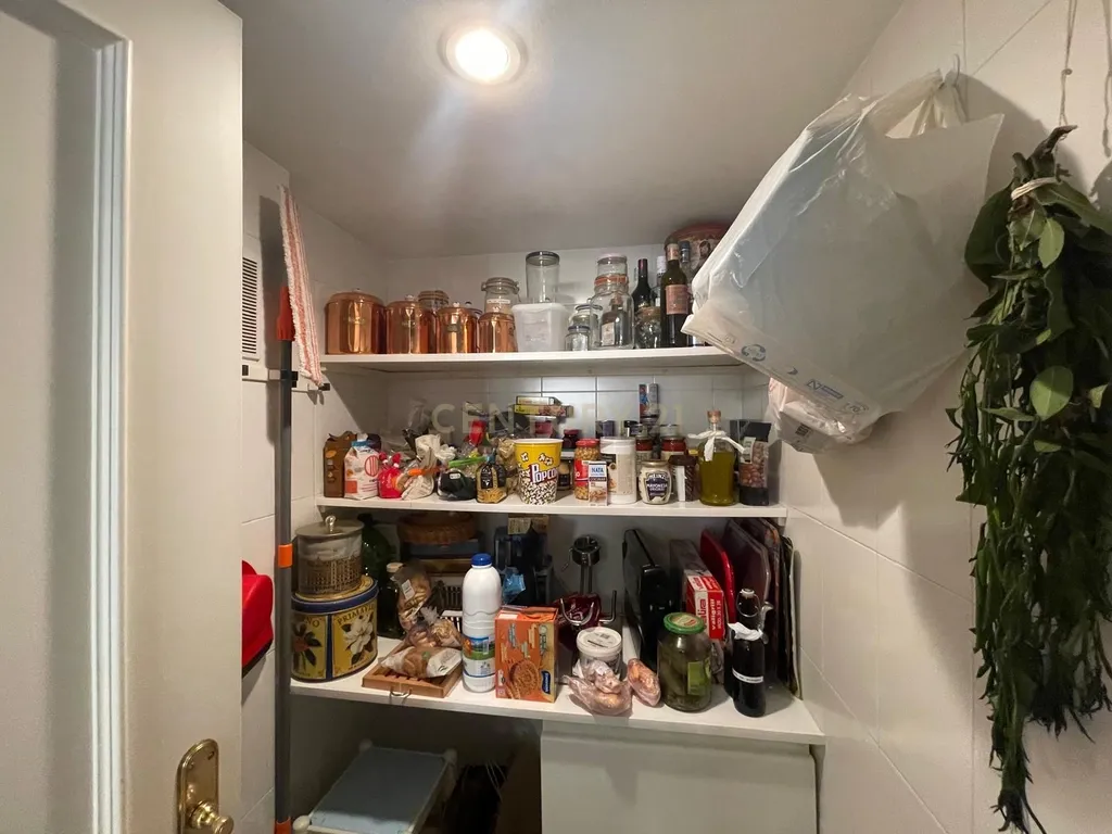 Luxuosa Moradia Renovada em Madrid com Vista para a Cidade - Image 61