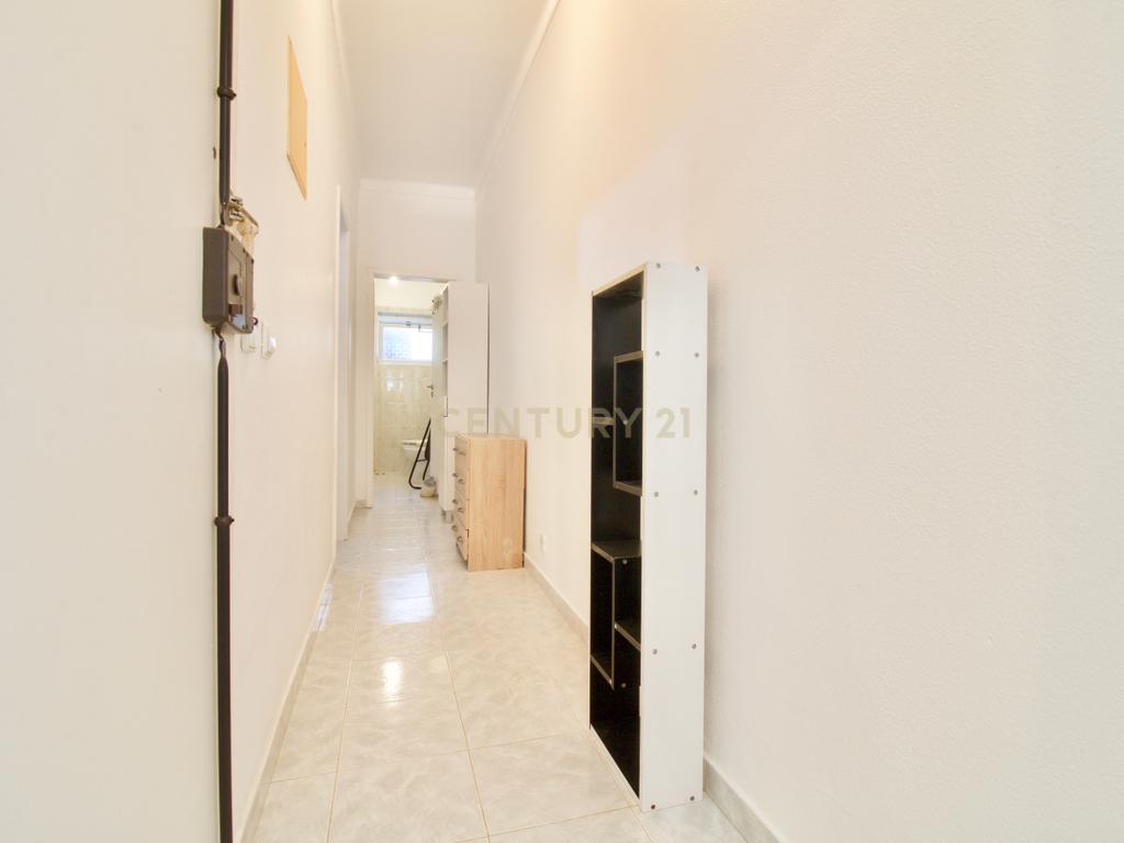 Apartamento T1 centro de Almada - Image 2